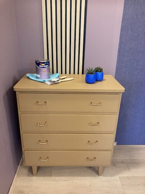 Ferdig malt kommode med Nordsjö-maling