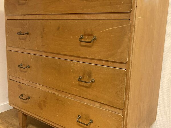 Gammel kommode før oppussing